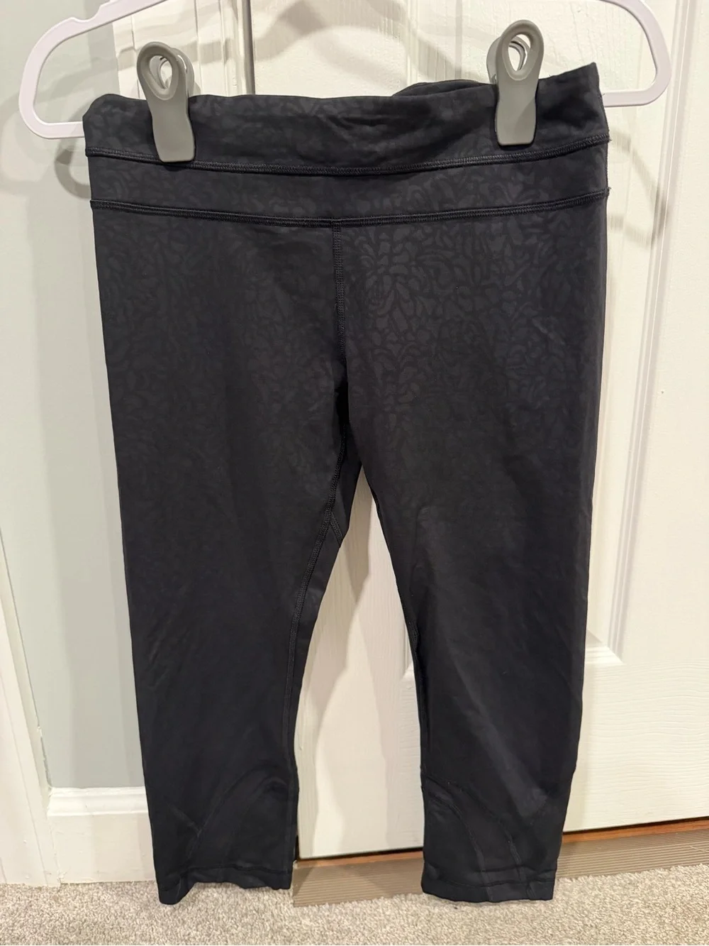 Pre-owned Lululemon Run: Inspire Crop II Print Camo/Embossed Black, Sz 8